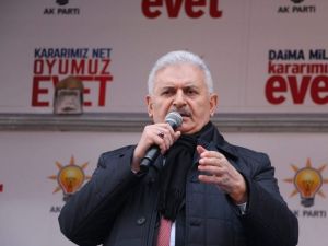 "Terörist Bayrağı Dalgalandıranlara İzin Var..."
