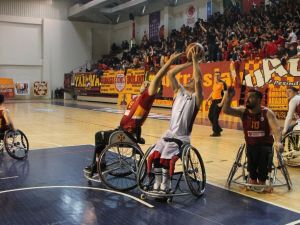 Galatasaray Yalova’da Güldü