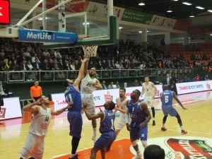 Banvit Evinde Kazandı