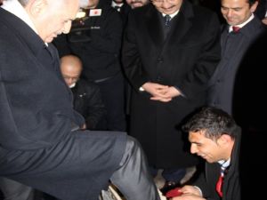 Başbakan İle Ayakkabı Boyacısı Arasında Güldüren Diyalog