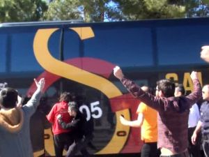 Galatasaray Otobüsüne Saldırı