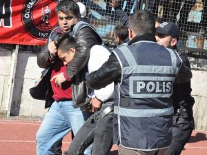 Olaylı Maç Yarıda Kaldı