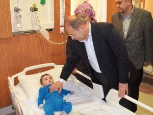 Bakan Akdağ Çocuk Hastalara Moral Verdi