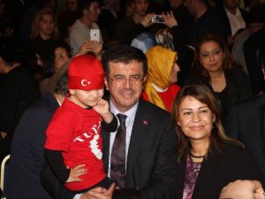 Almanya’daki Türkler Bakan Zeybekci’yi Yalnız Bırakmadı