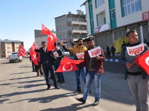 Bakan Arslan Evetlerle Karşılandı