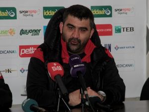 Ümit Özat Oyuncularının Performansından Memnun