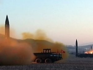 Kuzey Kore Fırlattığı Füzelerin Görüntülerini Yayınladı