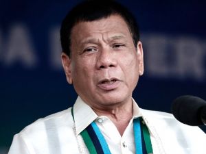 Amerikan Dizisinde Filipinler Devlet Başkanı Yumruklandı