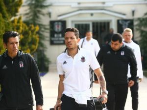Beşiktaş Yunanistan’a Gitti: Caner Erkin De Kadroda