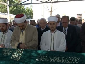 Şenes Erzik’in Ağabeyi Son Yolculuğuna Uğurlandı