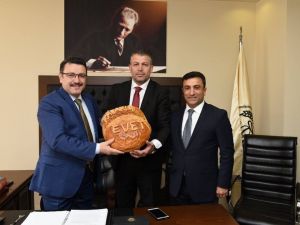 Genç, Dur Durak Bilmeden Başkanlık Sistemini Anlatıyor