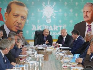 Başkan Gümrükçüoğlu Araklı’da Muhtarlarla Buluştu