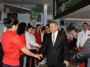 Bayan Boksörler Olimpiyat İçin Trabzon’da Yumruk Sallayacak