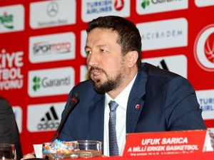 Hidayet Türkoğlu 4 Takımı Kutladı