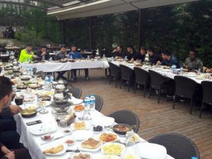 Kaleci Onur’dan Takım Arkadaşlarına Kahvaltı