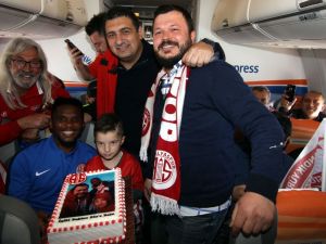 Eto’o’ya 10 Bin Metrede Doğum Günü Sürprizi