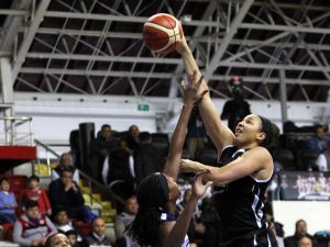 Beşiktaş 3 Oyuncu İle Maçı Kazandı