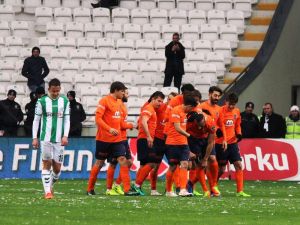 Başakşehir Zirve Takibini Sürdürüyor!