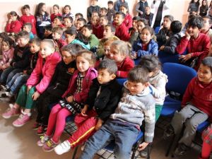 Köy Okulundaki Çocuklar Geleneksel Türk Tiyatrosu İle Tanıştı