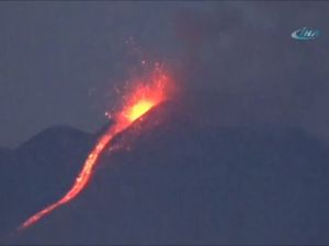 Etna Yanardağı Patladı: 8 Yaralı