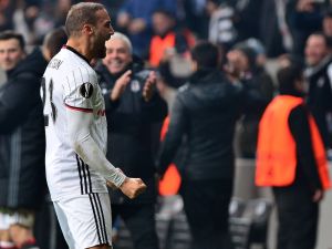 Cenk Attı, Vodafone Arena’da Sirtaki Çaldı