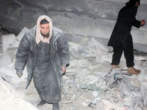 Suriye’de Camiye Hava Saldırısı: 63 Ölü