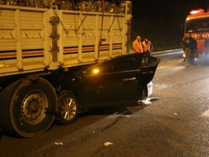Otomobil Tırın Altına Girdi: 1 Ölü, 6 Yaralı