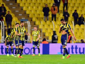 Fenerbahçe 4 Sezon Sonra Evinde 3 Gollü Yenilgi Aldı