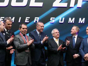 Futbol Zirvesinde Köşe Kapmaca