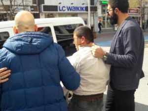 Üniversiteli Kızı Taciz Eden Şahsa Linç Girişimi