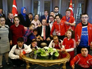 Erdoğan Down Sendromlu Çocukları Kabul Etti