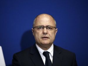 Fransa İçişleri Bakanı İstifa Etti