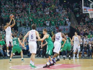 Anadolu Efes Play-off Yolunda Bir Engeli Daha Aştı