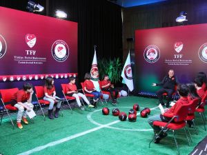 Çocuklar Fatih Terim’i Terletti