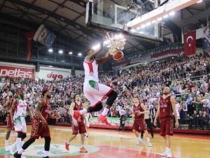 Pınar Karşıyaka Yarı Final Kapısını Araladı