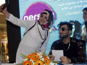 İranlı Popstar Tohi: Türkiye’de Huzurlu Ve Mutluyum