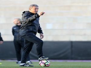 Hamzaoğlu İlk Antrenmanına Çıktı