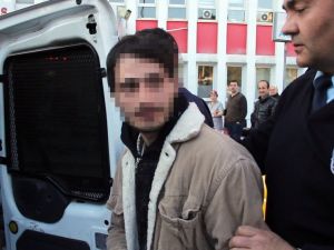 Eşine Küfrettiğini İddia Ettiği Arkadaşını Öldürdü