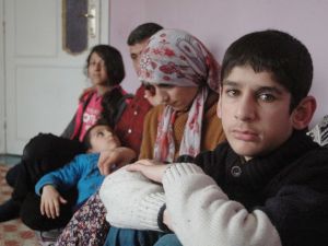 Eşi Ve 2 Çocuğu Gözlerinin Önünde Eriyor