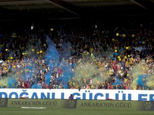 20 Bin Taraftarla Tribün Şov
