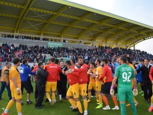 Amatör Maçta Saha Karıştı