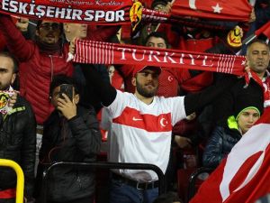 Eskişehirli Futbolseverler Milli Maça Yoğun İlgi Gösterdi