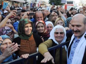 Bakan Soylu’ya Sevgi Gösterisi