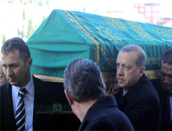 Başbakan'ın Dayısı Defnedildi VİDEO İZLE