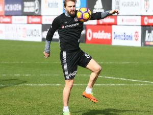 Caner Erkin Yine Sakatlandı