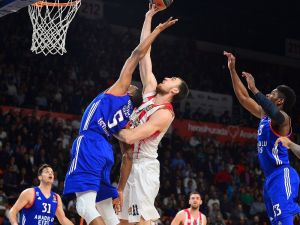 Anadolu Efes, Yunan Ekibi Mağlup Etti