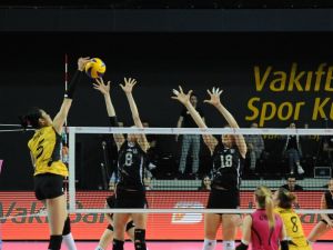 Vakıfbank Yarı Finalde