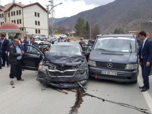 Bakan Fikri Işık’ın Konvoyunda Trafik Kazası: 5 Yaralı