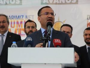 "Bizim Köklerimizi Kazımaya Çalışan Çevreler Var"