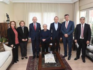 Kılıçdaroğlu, Celal Bayar’ın Kızı Nilüfer Gürsoy’u Ziyaret Etti